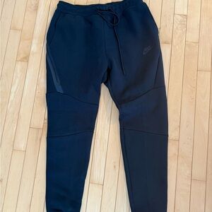 Nike tech fleece joggers black size M Brand new w/o tags